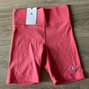 Jordan Women's Ribbed Bike Shorts.
Size:
XS